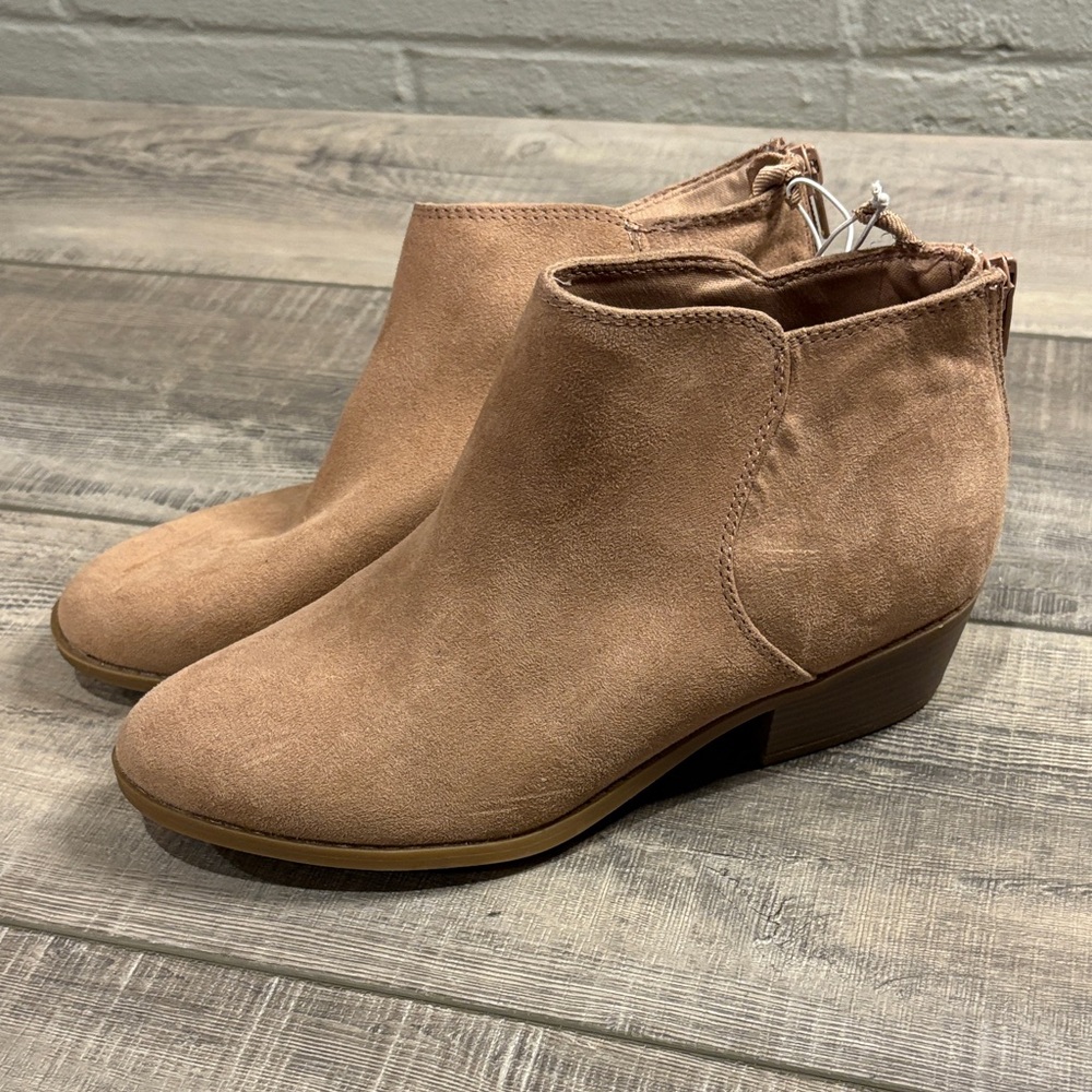 Old Navy Faux Suede Tan Ankle Boots NWOT 5 *see details
